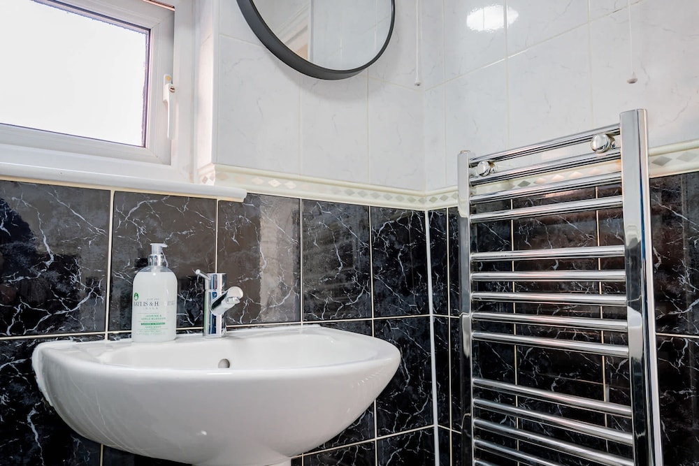 Host Stay Chestnut Residence