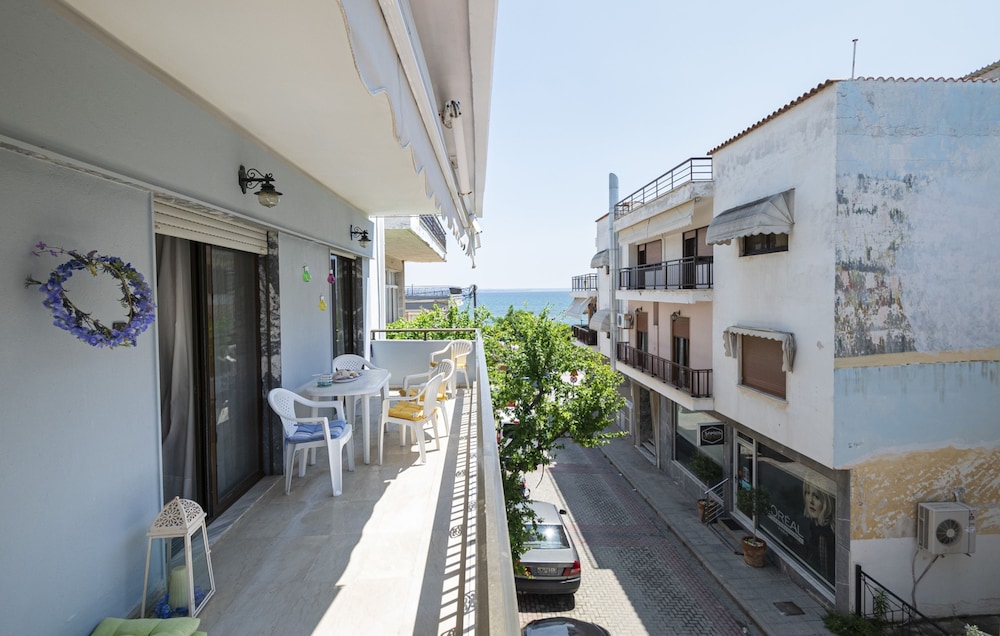 Vera s Apartment by Rentalspro Services photo 3