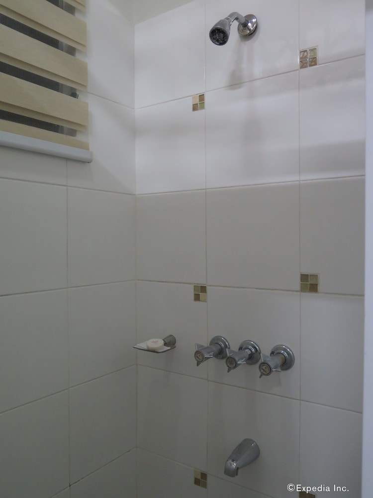 Alicia Tower Residences - Adult Only - Hostel