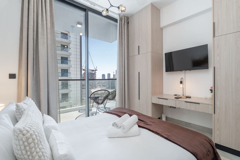 Outstanding Studio in Empire Residence JVC
