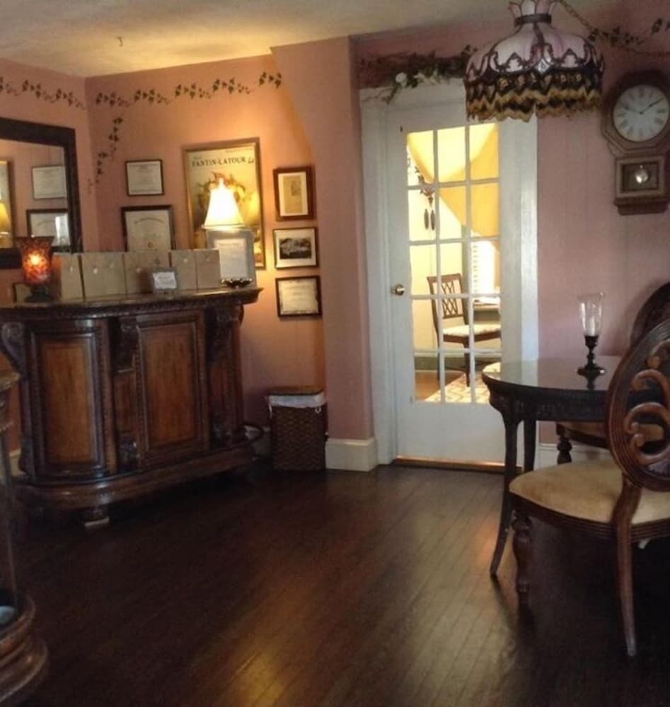 Pleasantville Vacations - Island Guest House BB - Property Image 3