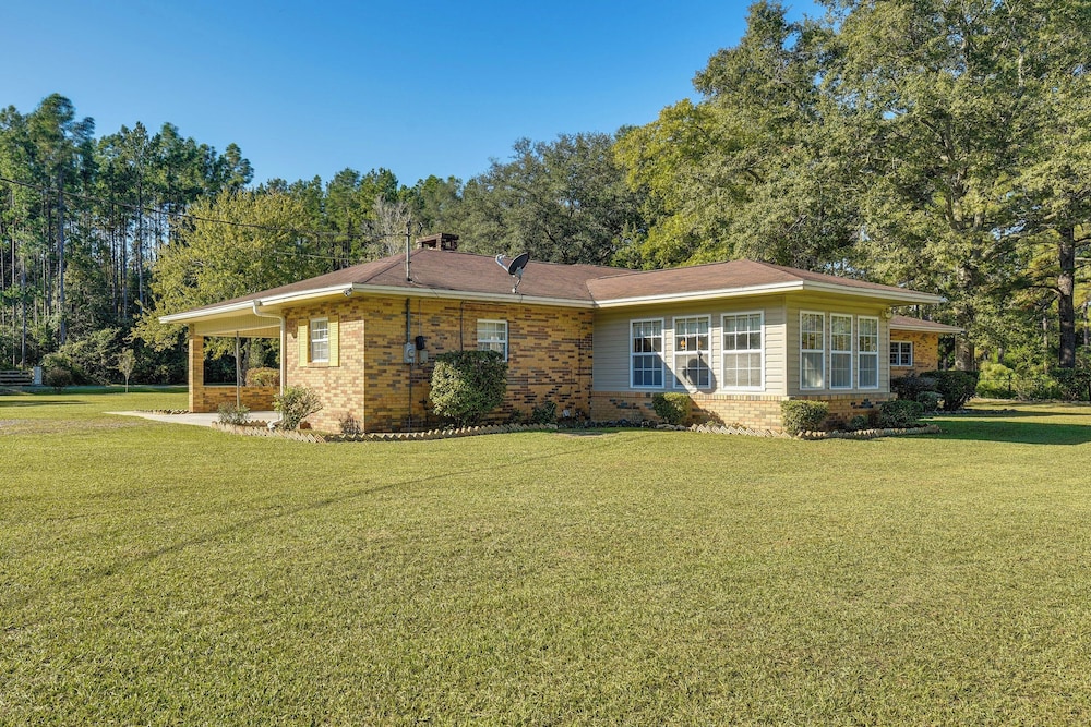 Vintage Chipley Getaway on Large Private Property - Property Image 13