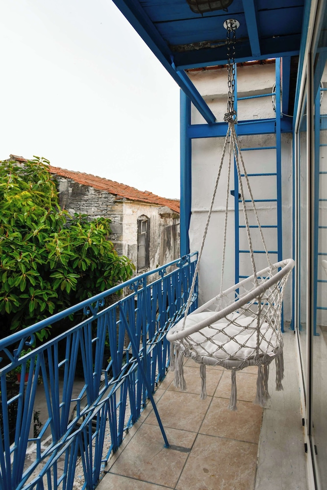 Charming Samos Escape With Jacuzzi and Private Balcony