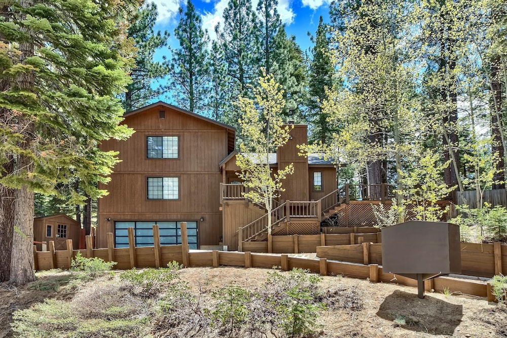 1760t Thunderbird Cabin 3 Bedroom Home