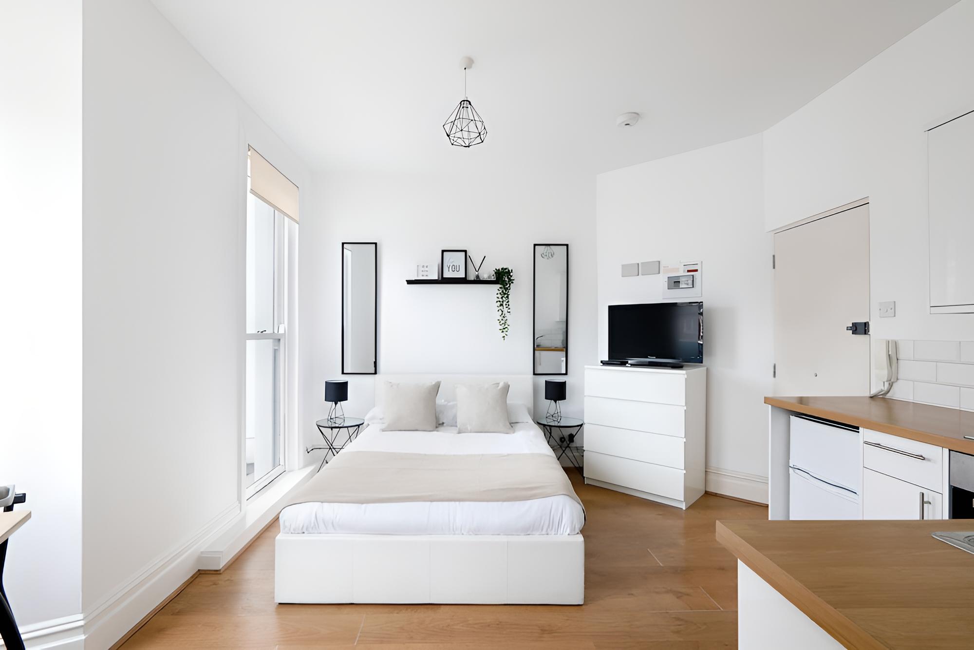 Bright Cosy Studio Perfect Base view 4