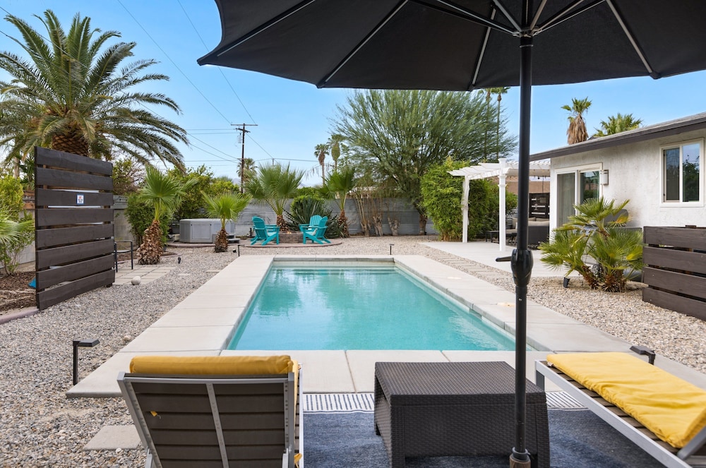 Holiday Pool Paradise