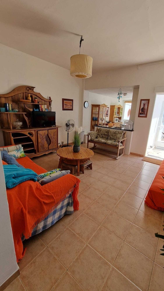 House With Exclusive Pool and Garden 7 min Walk From the Beach and the Center