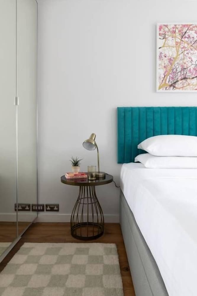 St Stephen's Gardens Viii by Onefinestay