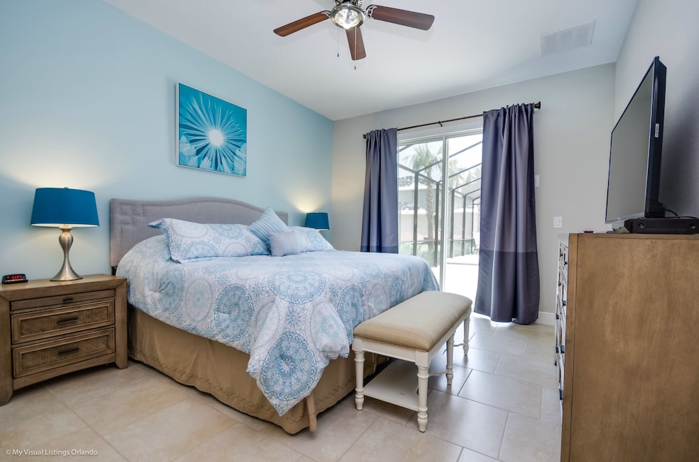 H5294 Ultimate 6 Bedroom 5 Bathroom Home With Pool view 4