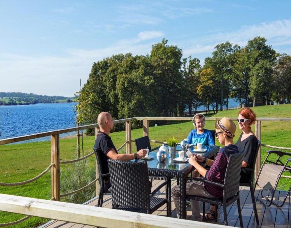 Serene Luxe Lakeside Stay