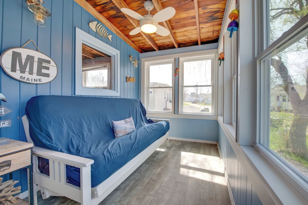 Near Beach & Downtown: York Cottage w/ Yard!