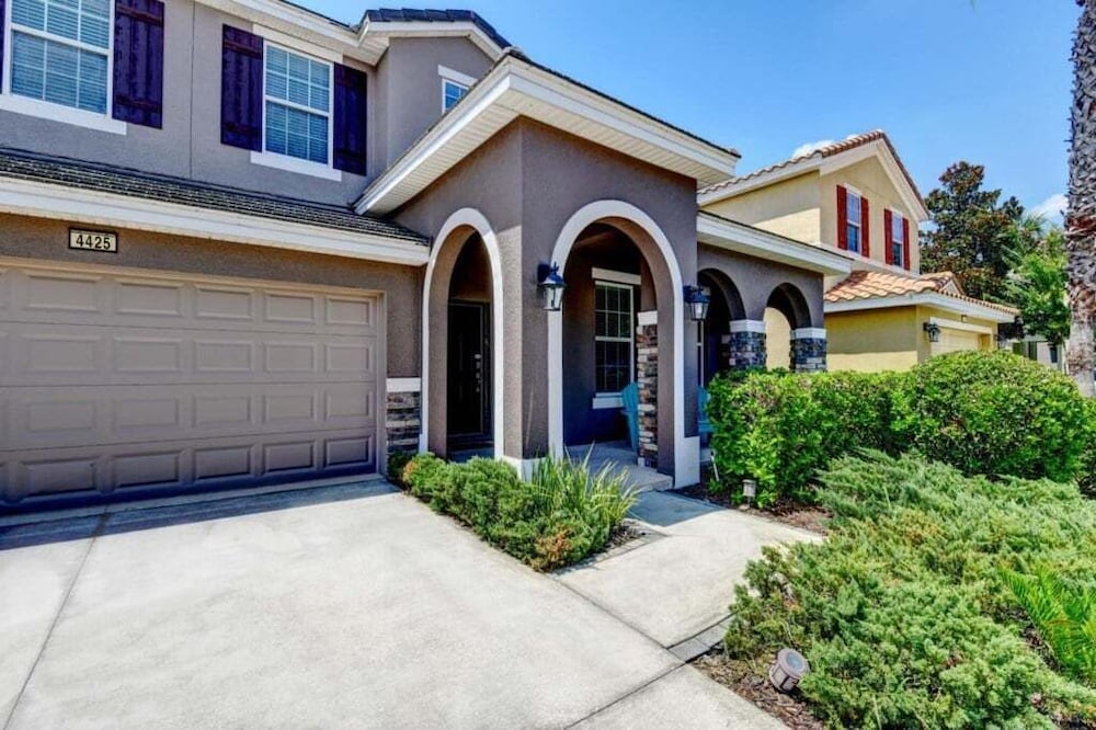 Spacious 5-Bedroom Resort Pool Home with Lake View 5 Villa