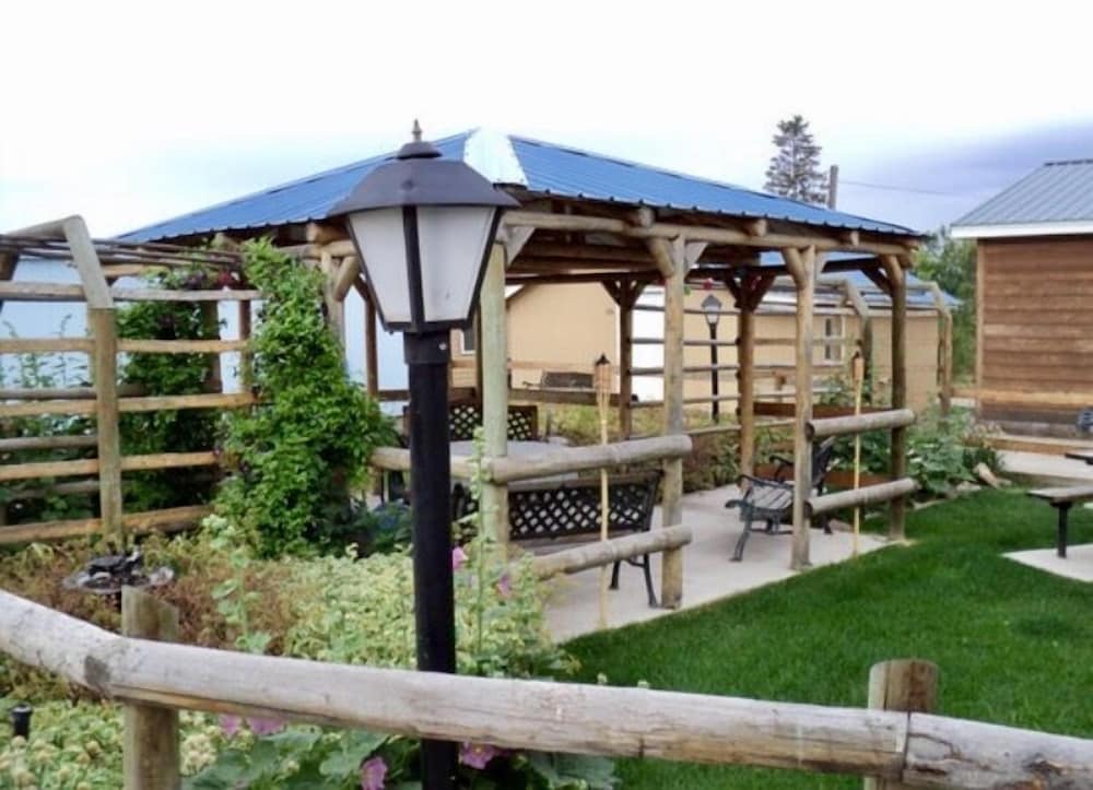 Tenderfoot Cabins & Motel
