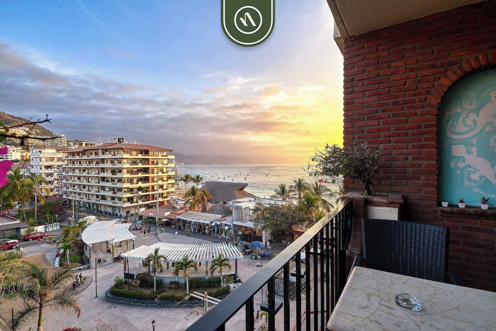 Ocean View 1Br Condo-balcony-beach-pool - 606