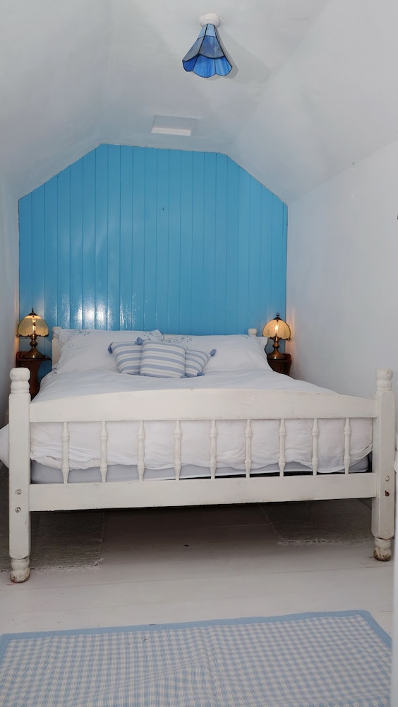 1bed Cottage Sleeps 2 - Enclosed Garden, Pets, Bbq view 3