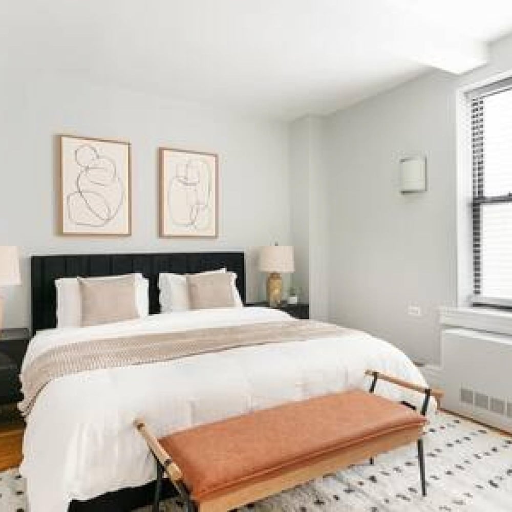 73-208 New 2BR 2bath UWS Doorman Gym