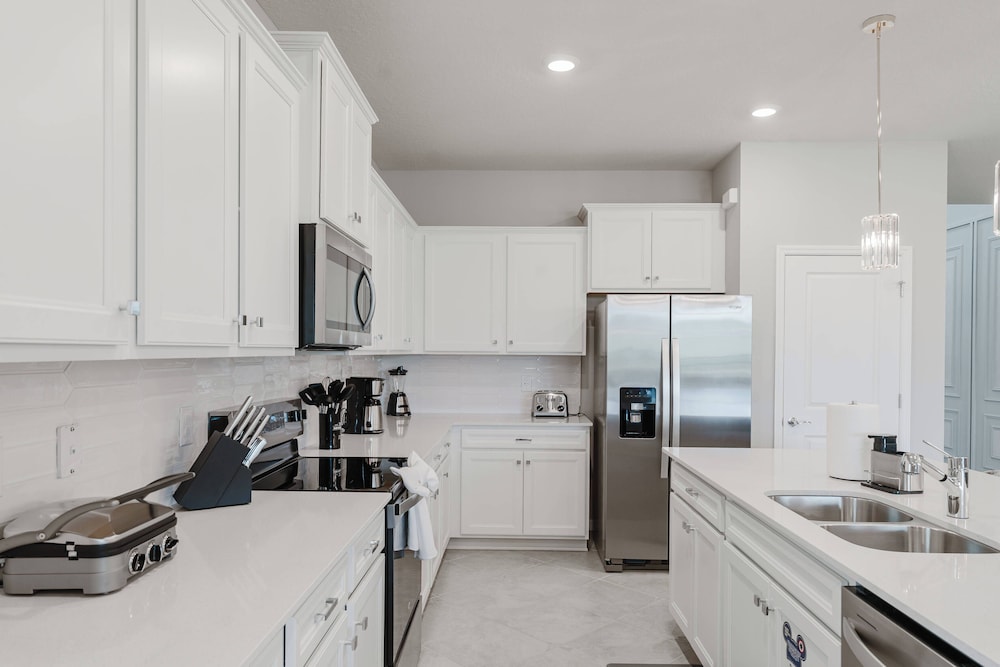Stunning 8BR Pool Gameroom Minutes to Disney