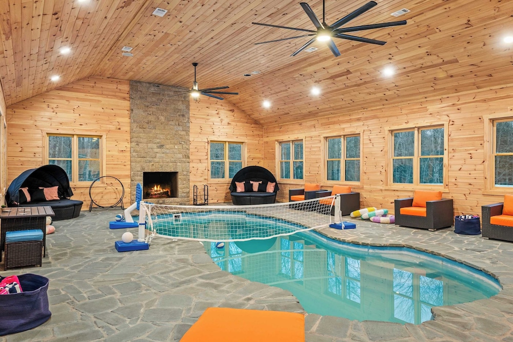Grand Timber by Avantstay Indoor Pool, Sports Court, Game Room, & More!