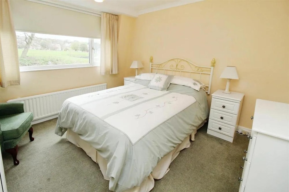 2BR Home/garden/patio/city Access/6 Guests view 4