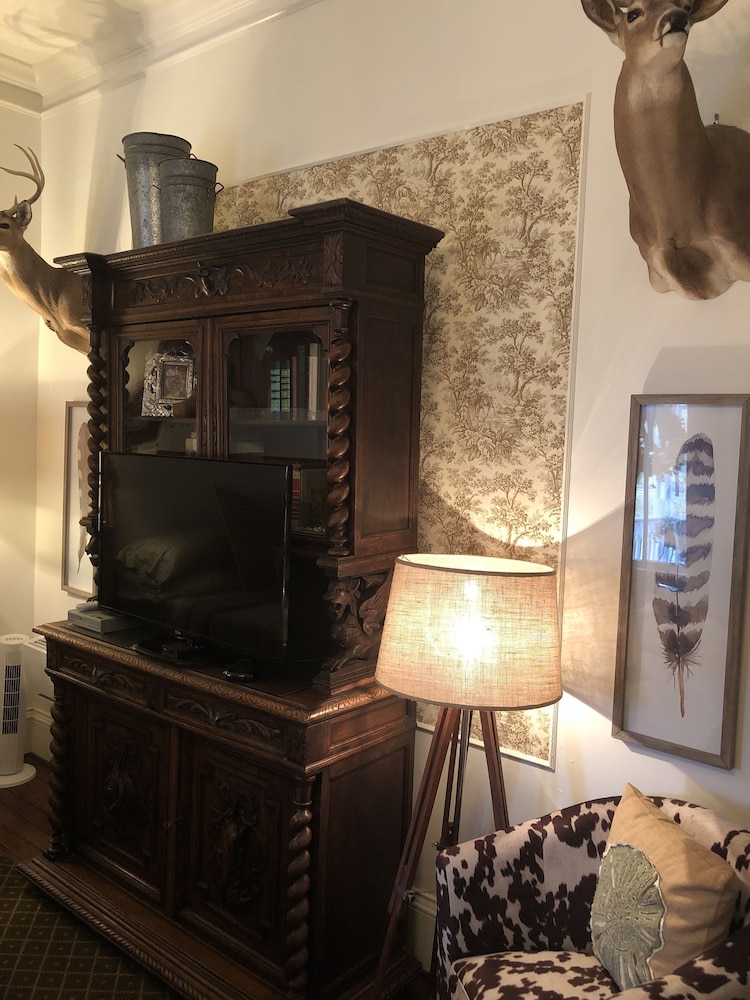 John Thomas Bed and Bath