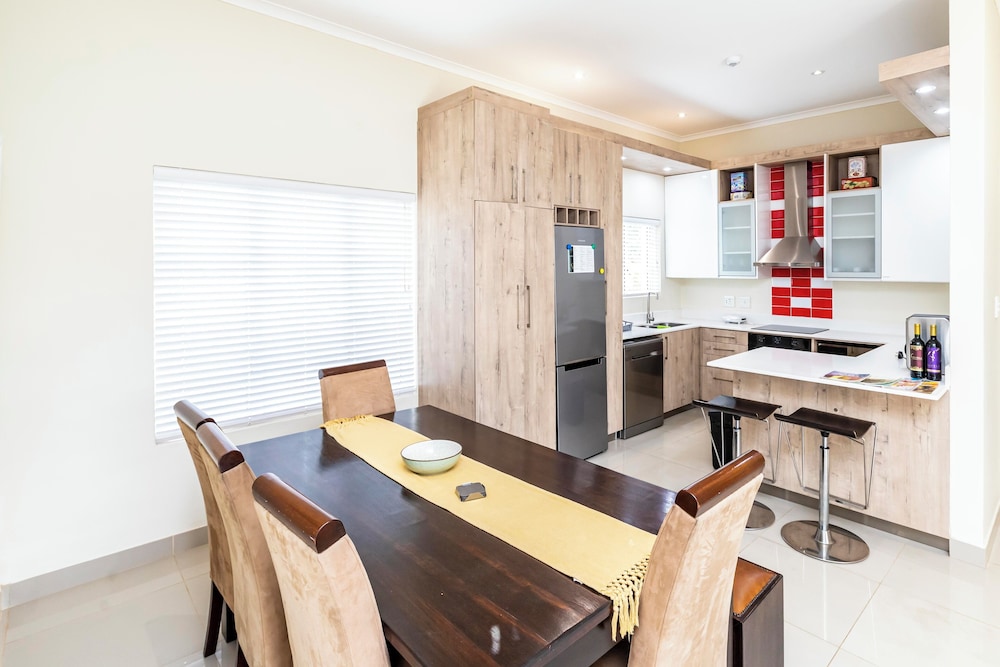 Modern Executive Unit