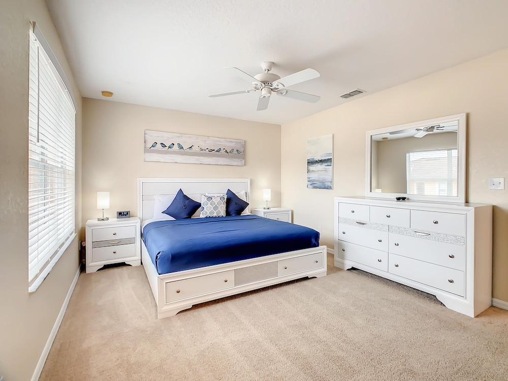 Spacious Regal Oaks Townhome by Disney