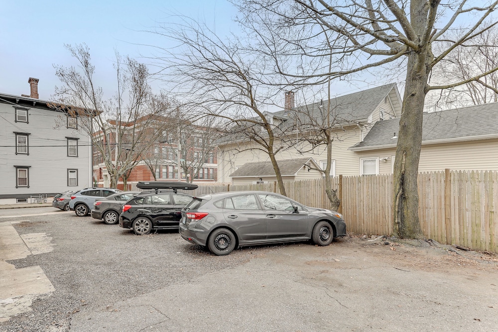 1 Mi to Dtwn: Pet-friendly Providence Apt w/ Yard
