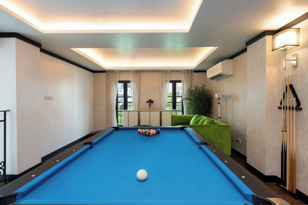 Stylish 7beds Poolhouse With Cinema & Lift - 2min to BTS