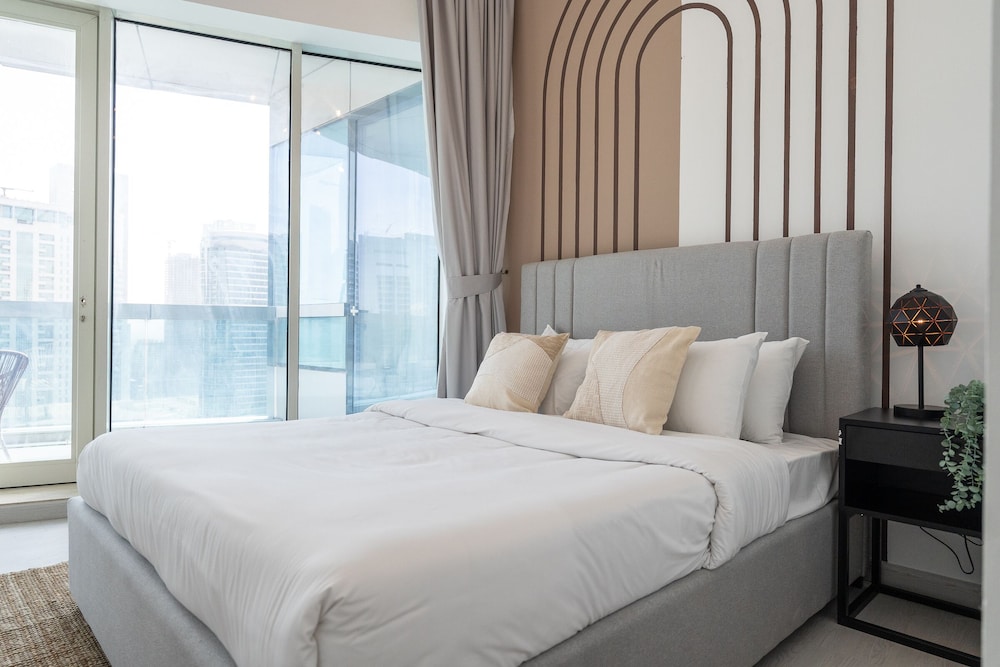 Dubai Marina - Stunning Huge 4 Bedroom Apts Near JBR - Gym - Pool - Parking by Sojo Stay