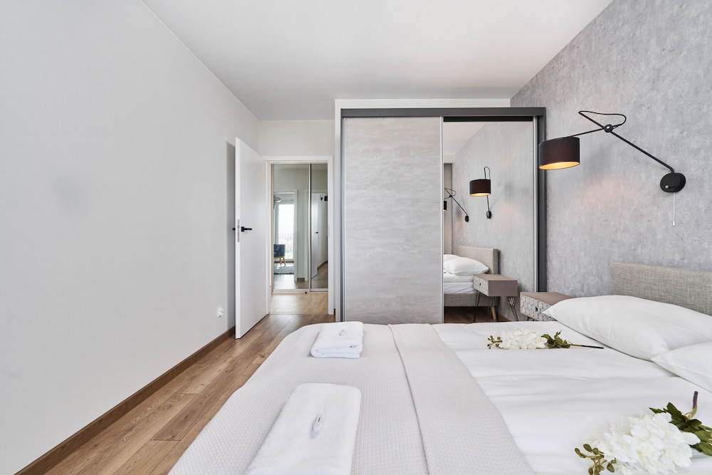 Tawryczewskiego Apartments by Renters view 5