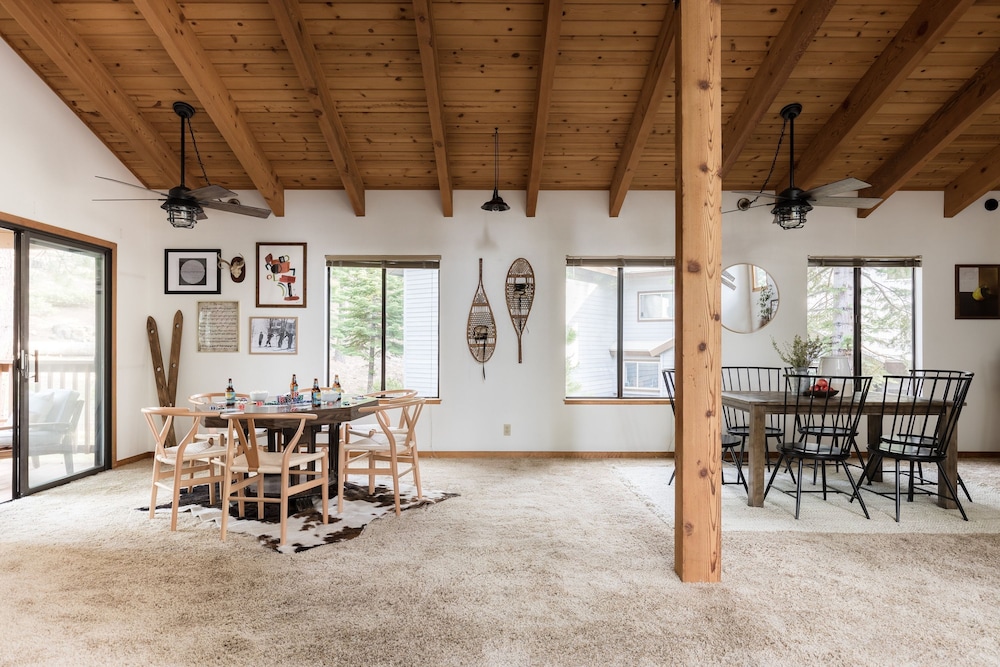 Wolfe by Avantstay 5mins Northstar w Hot Tub Fireplace 2 Private Decks