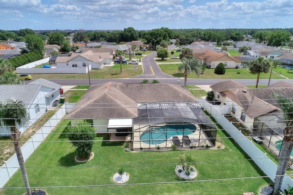 Relaxing Indian Ridge Home W/ Pool, Near Disney & More 4 Bedroom Villa