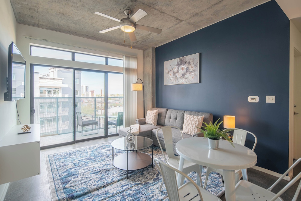 ROVE LIVING/KL - Roosevelt Point