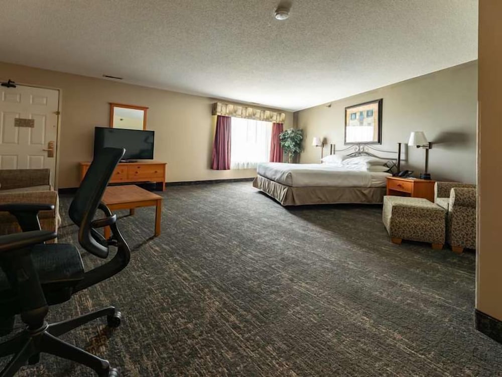 Crossings by GrandStay Inn and Suites view 4