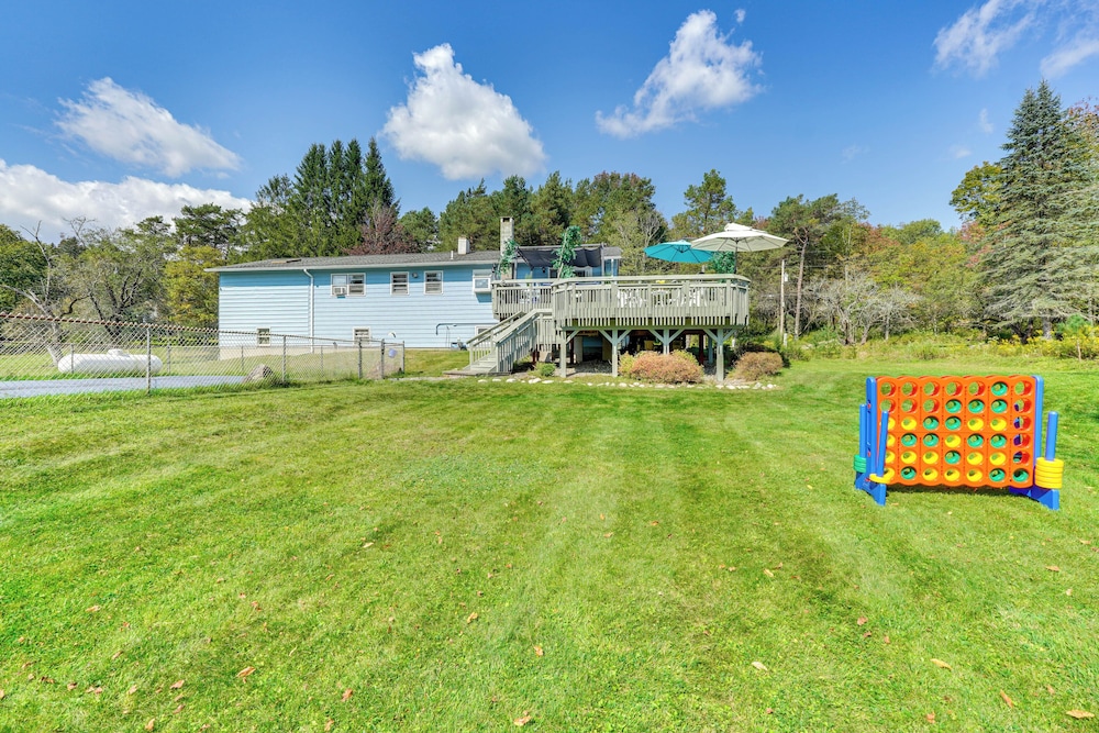 Peaceful 1-acre Parksville Home: Large Deck & Yard
