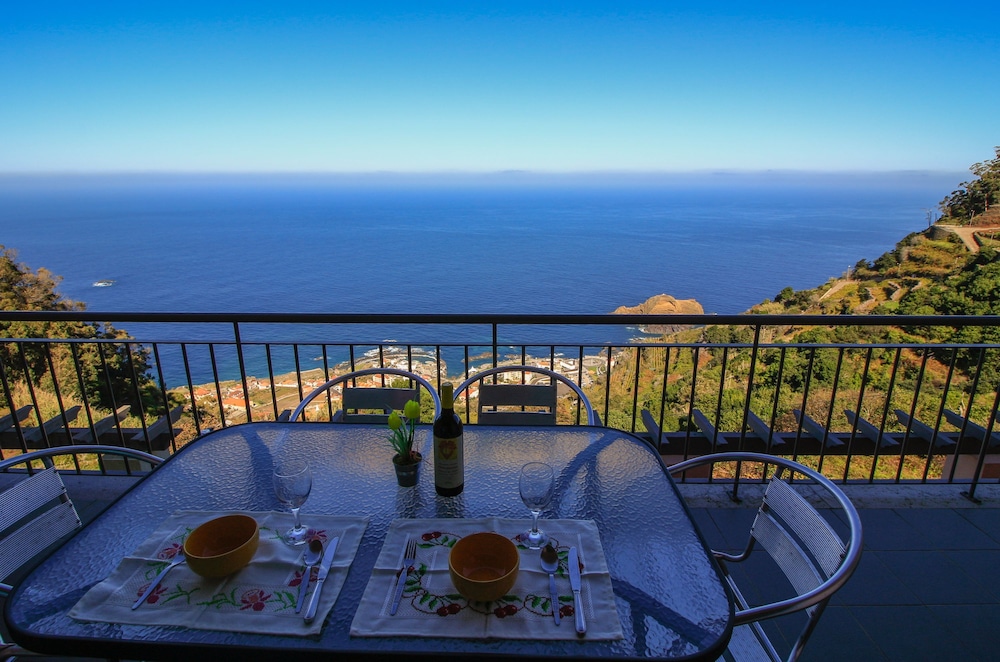 Paradise Ocean View by Analodges