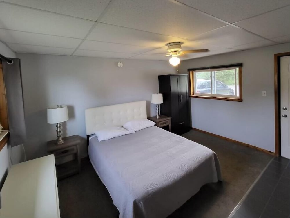 Lakeside Village Park Motel