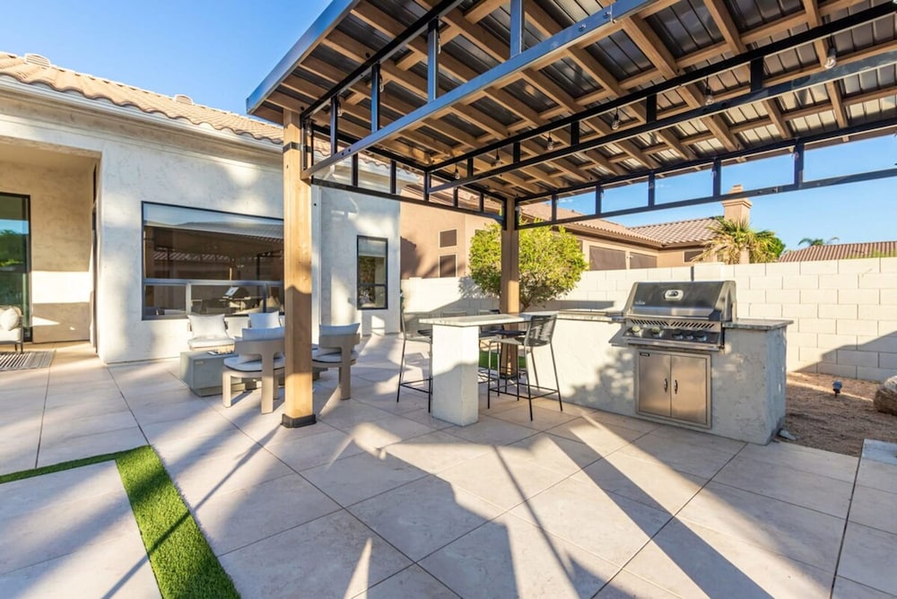 Anderson LUX Estate Private Bar Pool Sleeps 12
