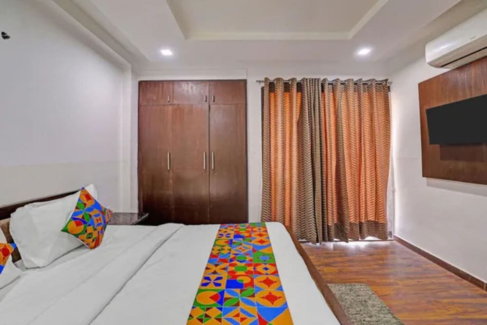 Fabhotel The Royal Inn I