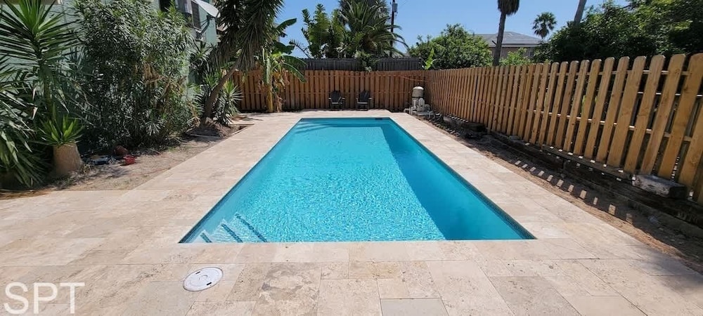 Large 3 Bedr Bay Views Pool Great Deck 3 Bedroom Condo
