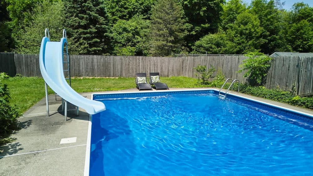 HV Spacious Retreat Sleeps 13 w Hot Tub