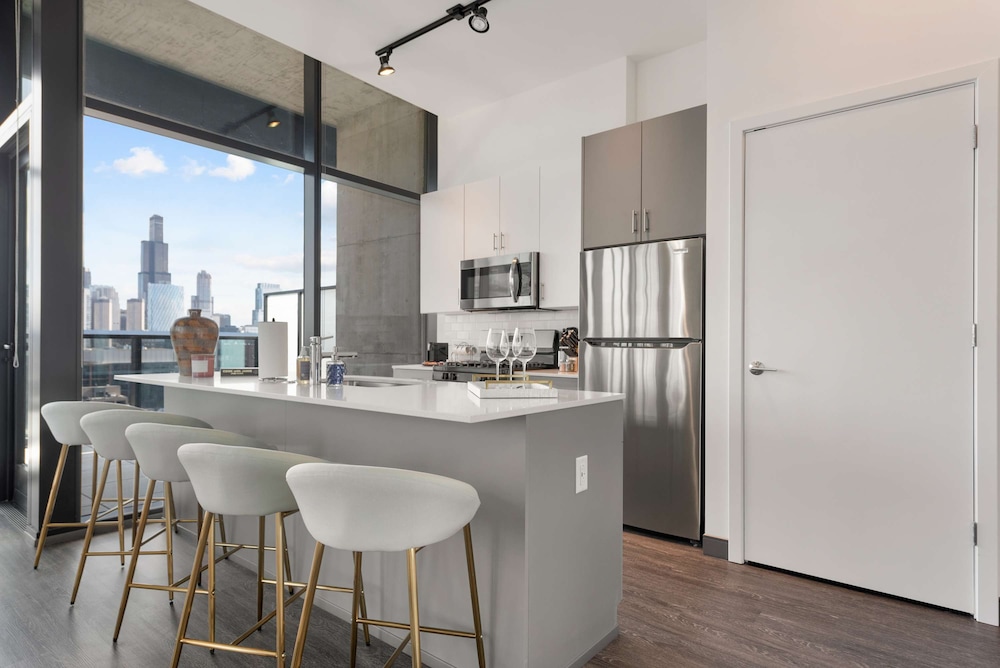 Cloud9 6 apt for 30ppl Fulton Market The Nouveau