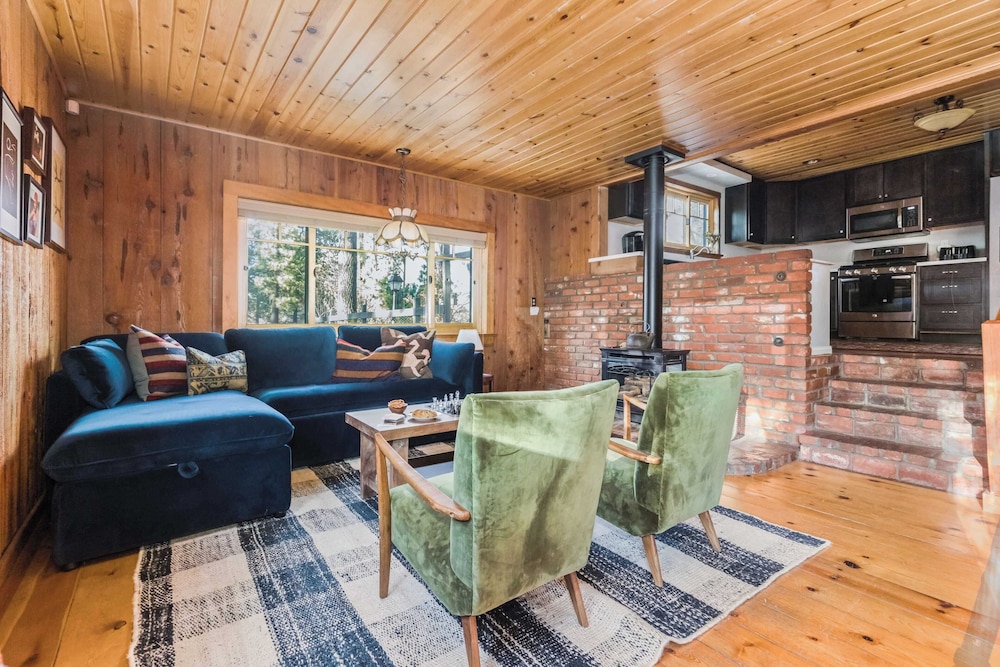 Sleeps 23 2 Homes, Lakefront, Private Dock, Hot Tub, Game Room, Swingset, View
