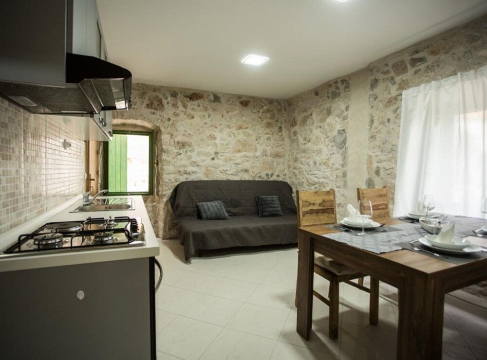 Apartments Stone House Murter