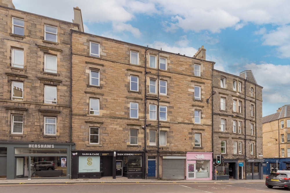 Edinburgh Castle Views Stylish 2BD Flat Sleeps 4