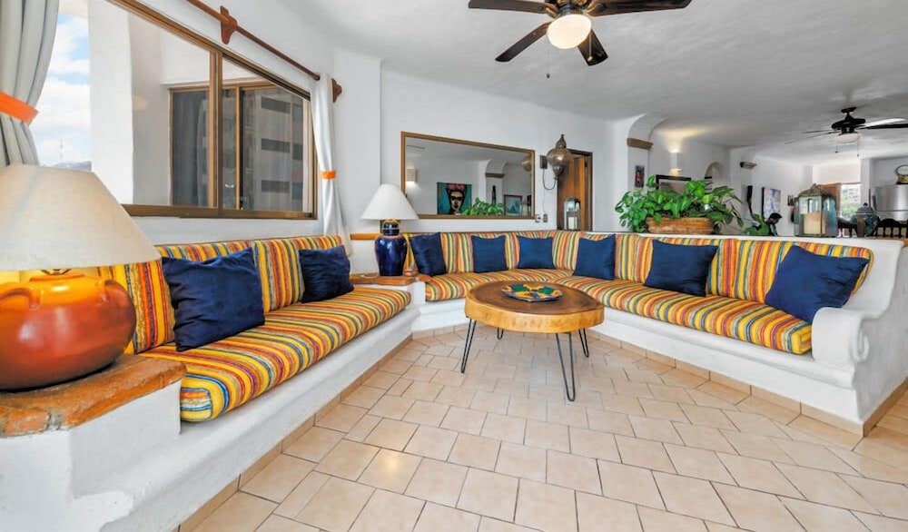 Ocean View 2Br Condo-balcony-beach-pool - 902