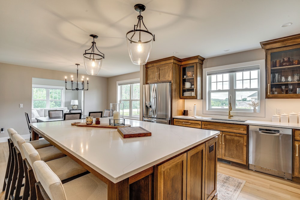 Walk to Beaches + Restaurants: Elkhart Lake Escape