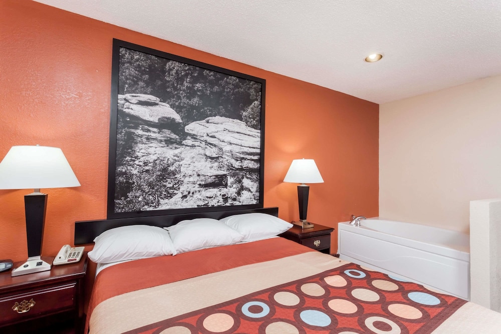 Super 8 by Wyndham Harrisburg