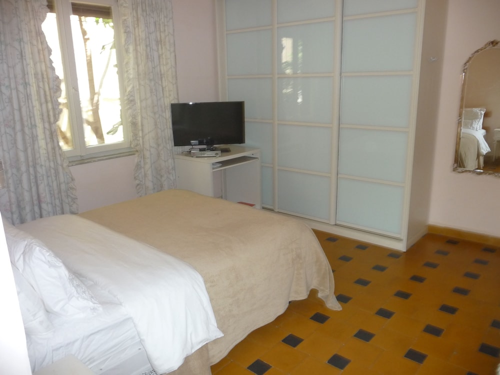 Elena Apartments