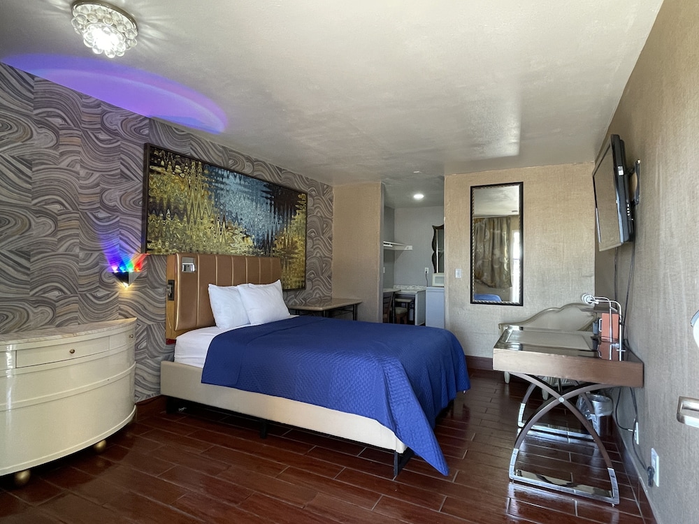 Crown Motel